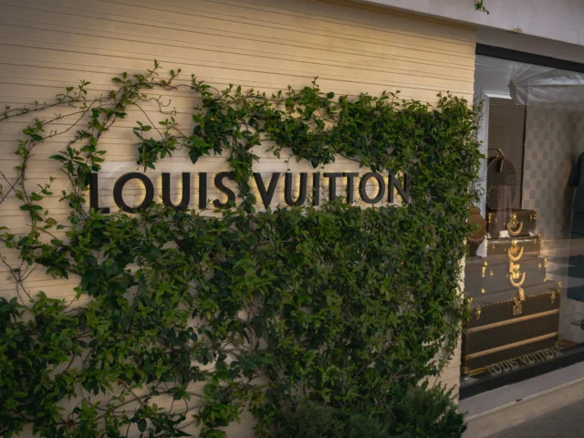 The Future of Fashion: Navigating 2025’s Transformative Landscape